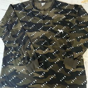 🖤 PINK Long Sleeve Campus Tee 🖤